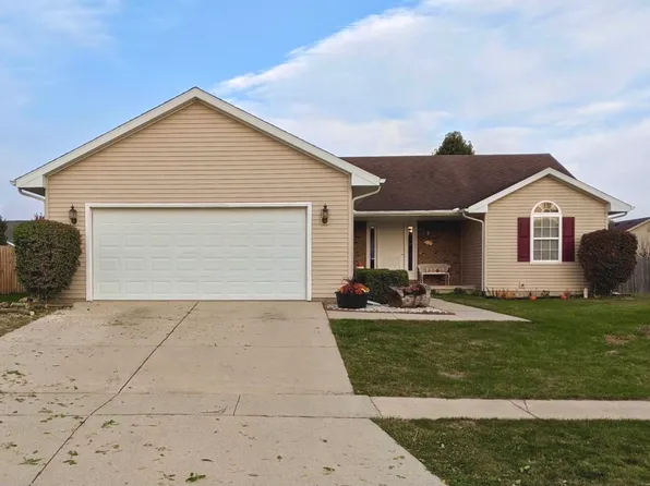 1003 N Possum Trl, Villa Grove, IL 61956