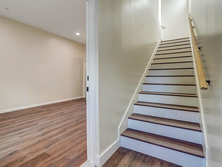 17095 Kingsbury St #B — Photo 10
