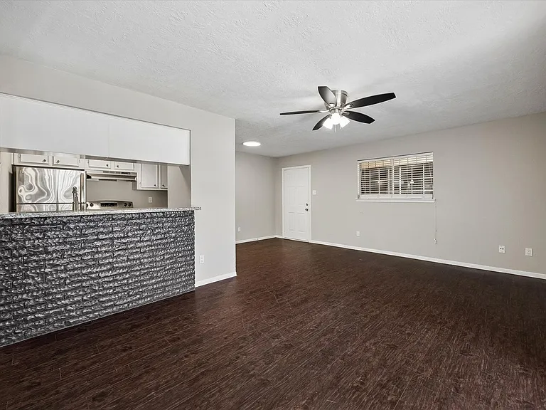 Emerson Street Apartments — Photo 18