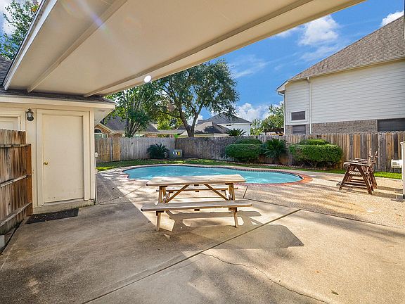 4th image of 20735 Fawnbrook Ct