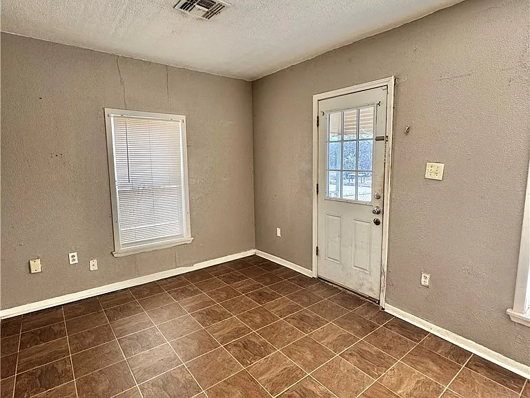 510 E Richard Ave — Photo 4