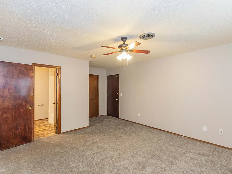 1950 Howard Dr #1950 — Photo 8