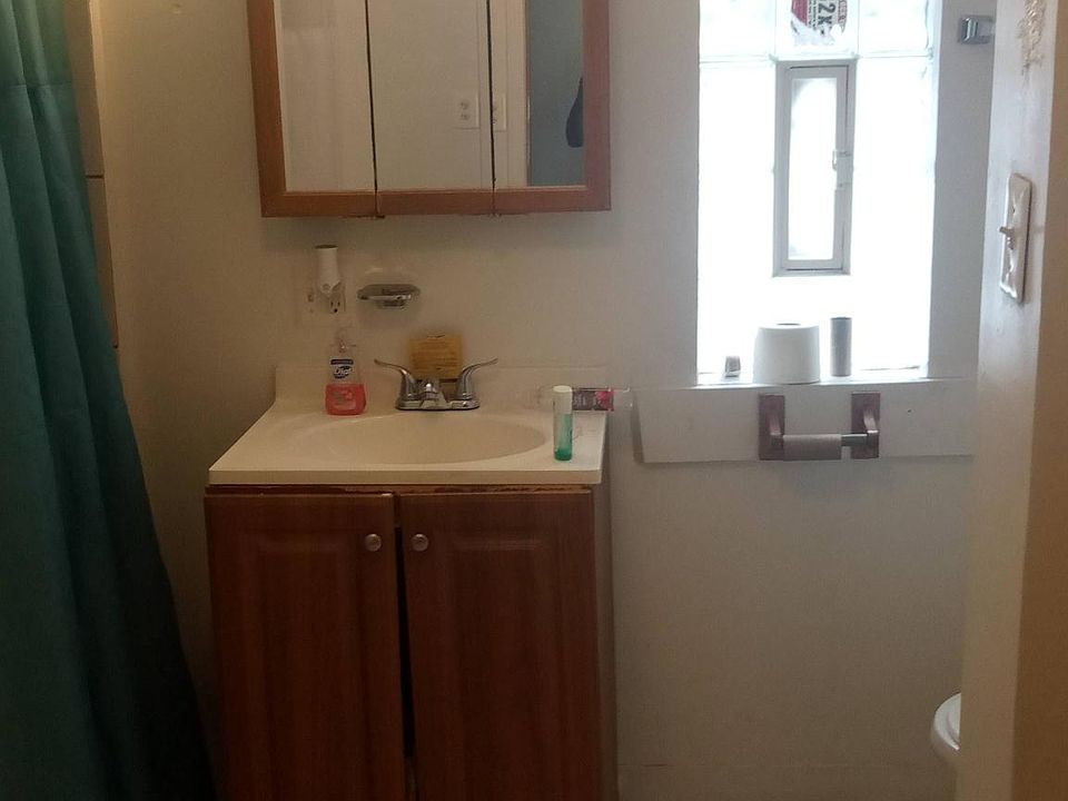 2nd image of 15600 Lexington Ave