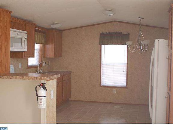 5th image of 22 Dennis Dr