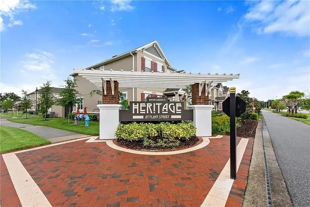 3 bed, 2.5 bath, 1567 sqft, $4,000 — Photo 2