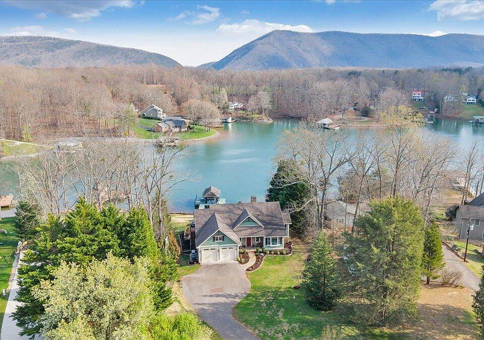 1st image of 308 Pine Dr