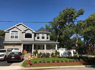 1853 William St, Merrick, NY 11566