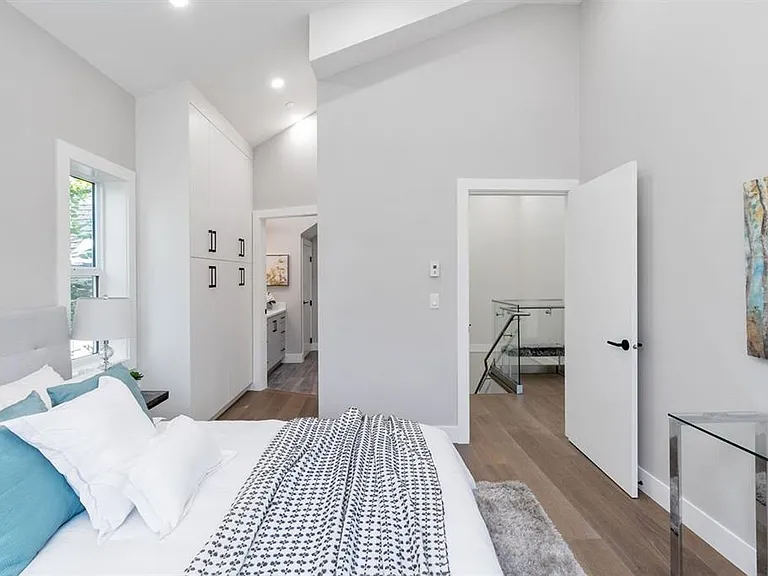 1417 E 10th Ave — Photo 15