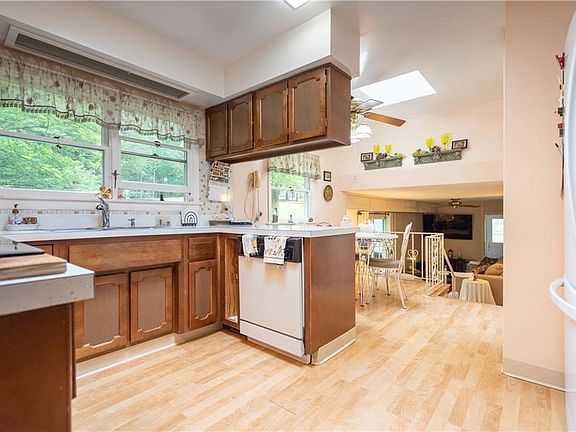 5th image of 7147 Chestnut Dr