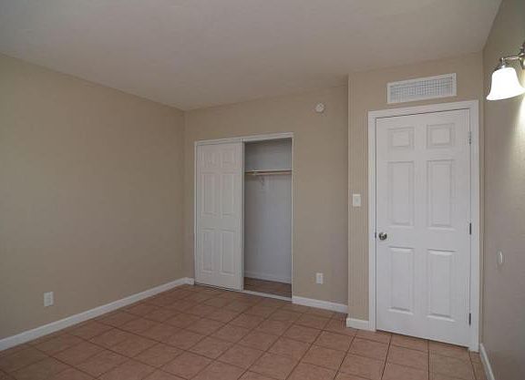 5th image of 220 E Laguna St