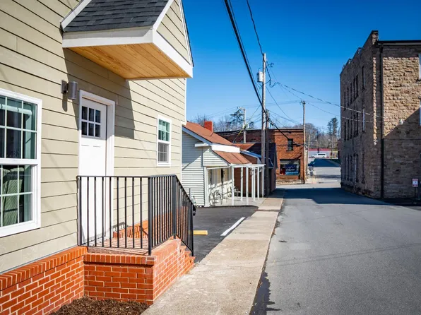184 Wiseman Ave, Fayetteville, WV 25840