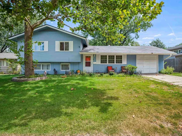 2730 SW James St, Topeka, KS 66614