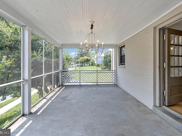 970 N Quintana St — Photo 29