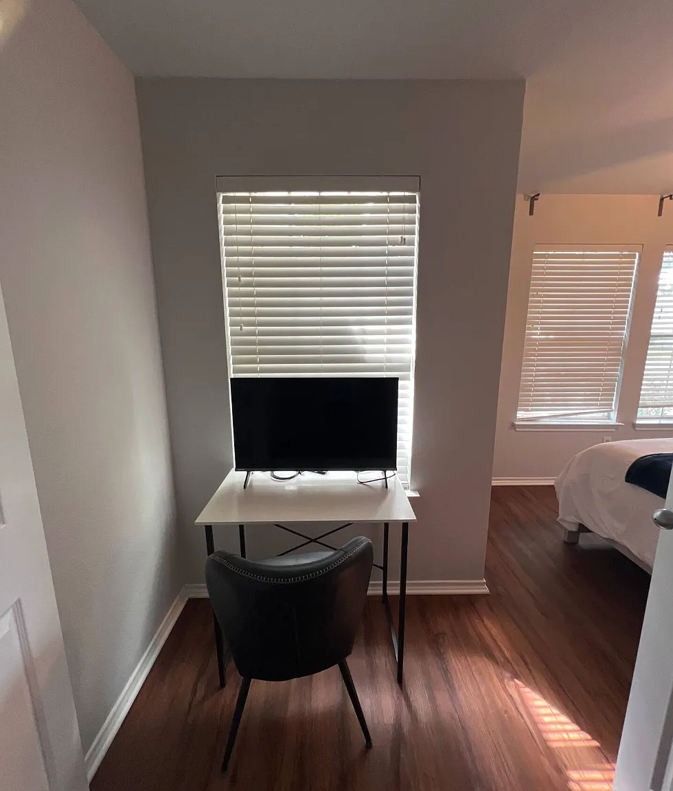 5 bed, 2.5 bath, 2292 sqft, $4,800 — Photo 1