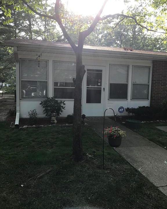 1st image of 136A Farrington Ct