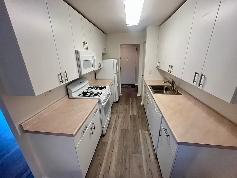 1637 Oakwood Dr #S113 — Photo 10