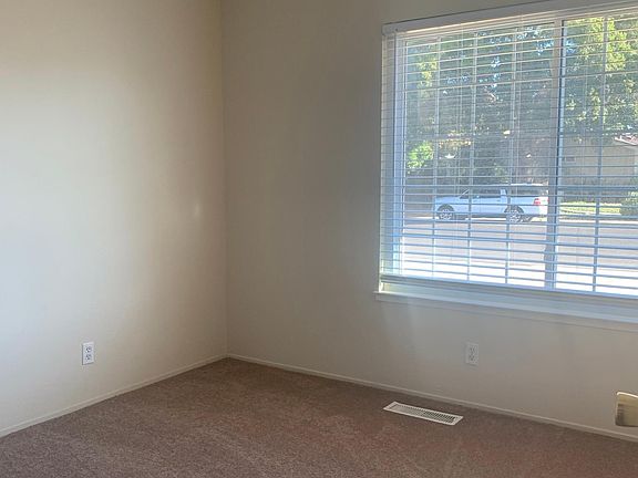 5th image of 455 Alameda Dr
