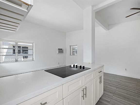 2nd image of 8135 Crespi Blvd APT 1