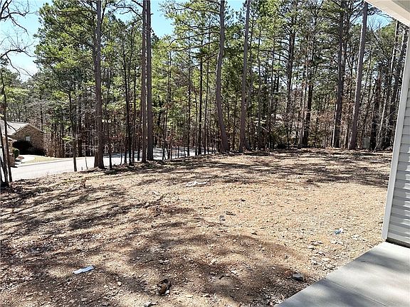 5th image of 27 Buckingham Dr