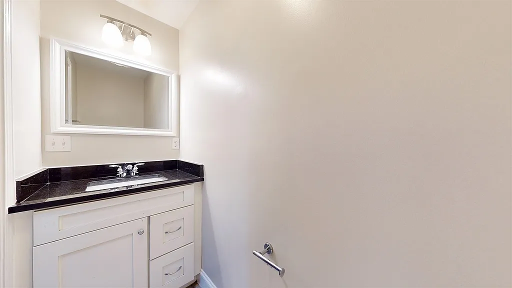 2 bed, 1.5 bath, 700 sqft, $2,800 — Photo 4