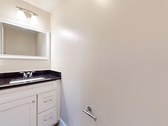 4th image of 60 Holworthy St #6