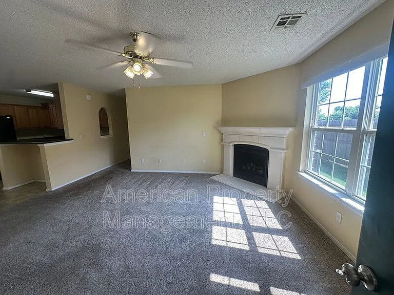 4718 NE Wisconsin St — Photo 15