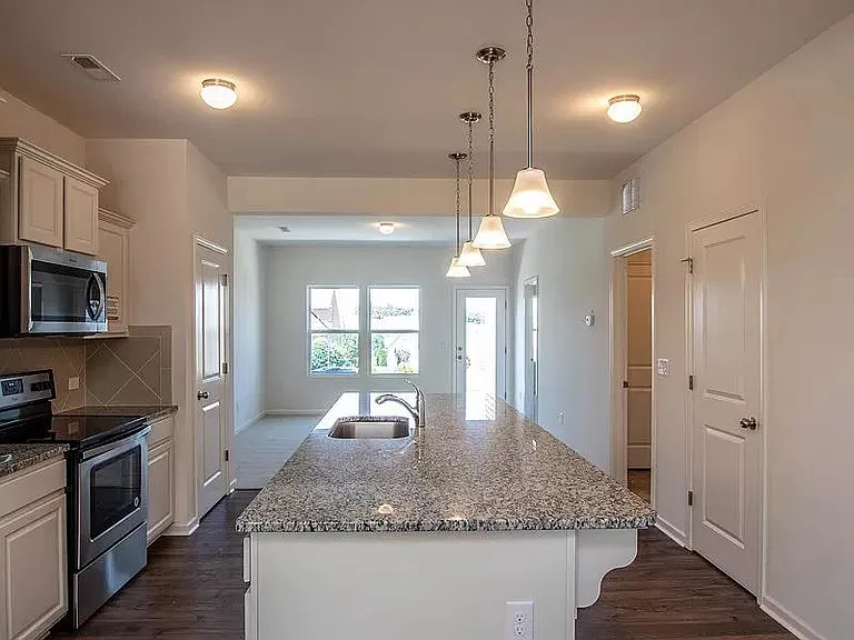 106 Brookshire Ln #B — Photo 5