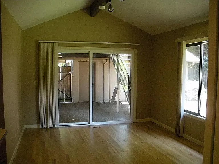 575 Stonegate St — Photo 6