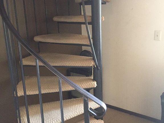 7344 Stair to Upper Lever Bedroom