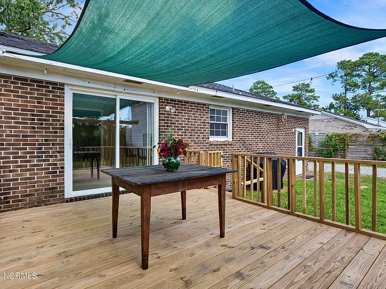 4646 Manchester Dr — Photo 18
