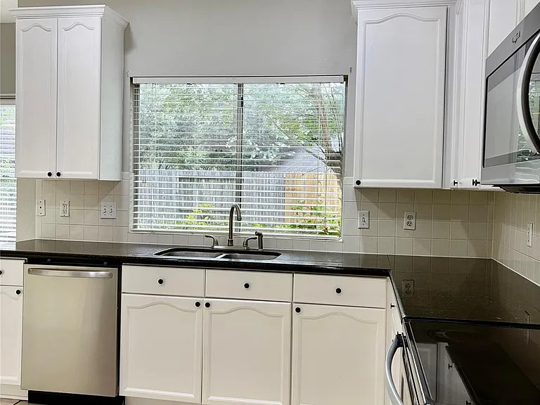4742 Stoney Point Ct — Photo 11