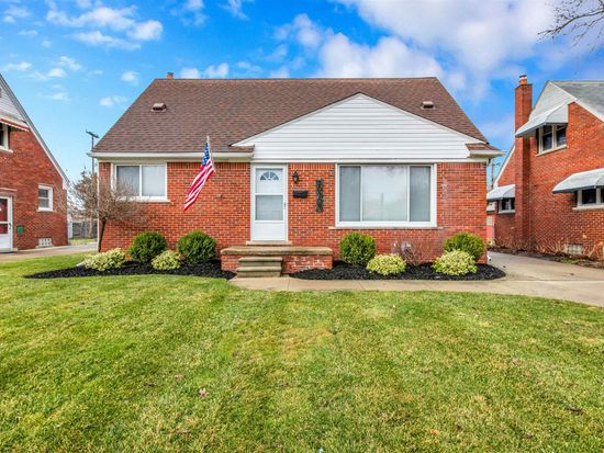 20309 Frazho St, Saint Clair Shores, MI 48081