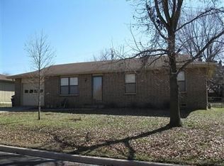 304 E Scott Wayne Dr, Nixa, MO 65714