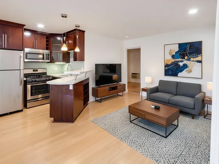 Canyonwood Apartments — Photo 11