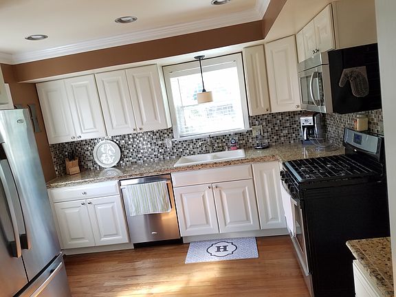 3rd image of 1731 Mount Vernon Dr