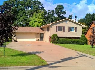 806 Grove St, Earlville, IL 60518