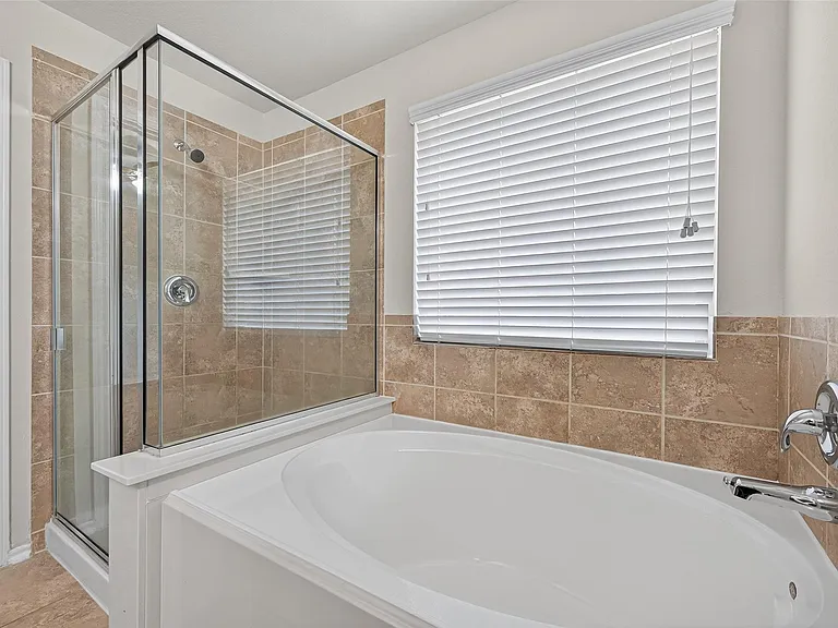 6438 Haywards Crossing South Cir — Photo 32