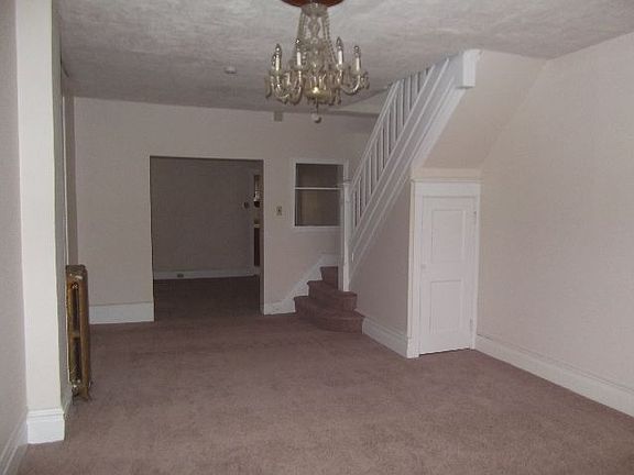 4th image of 2436 Reel St