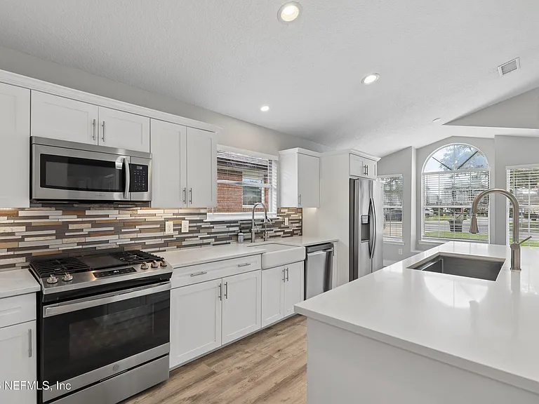 204 Crosstern Ct — Photo 10