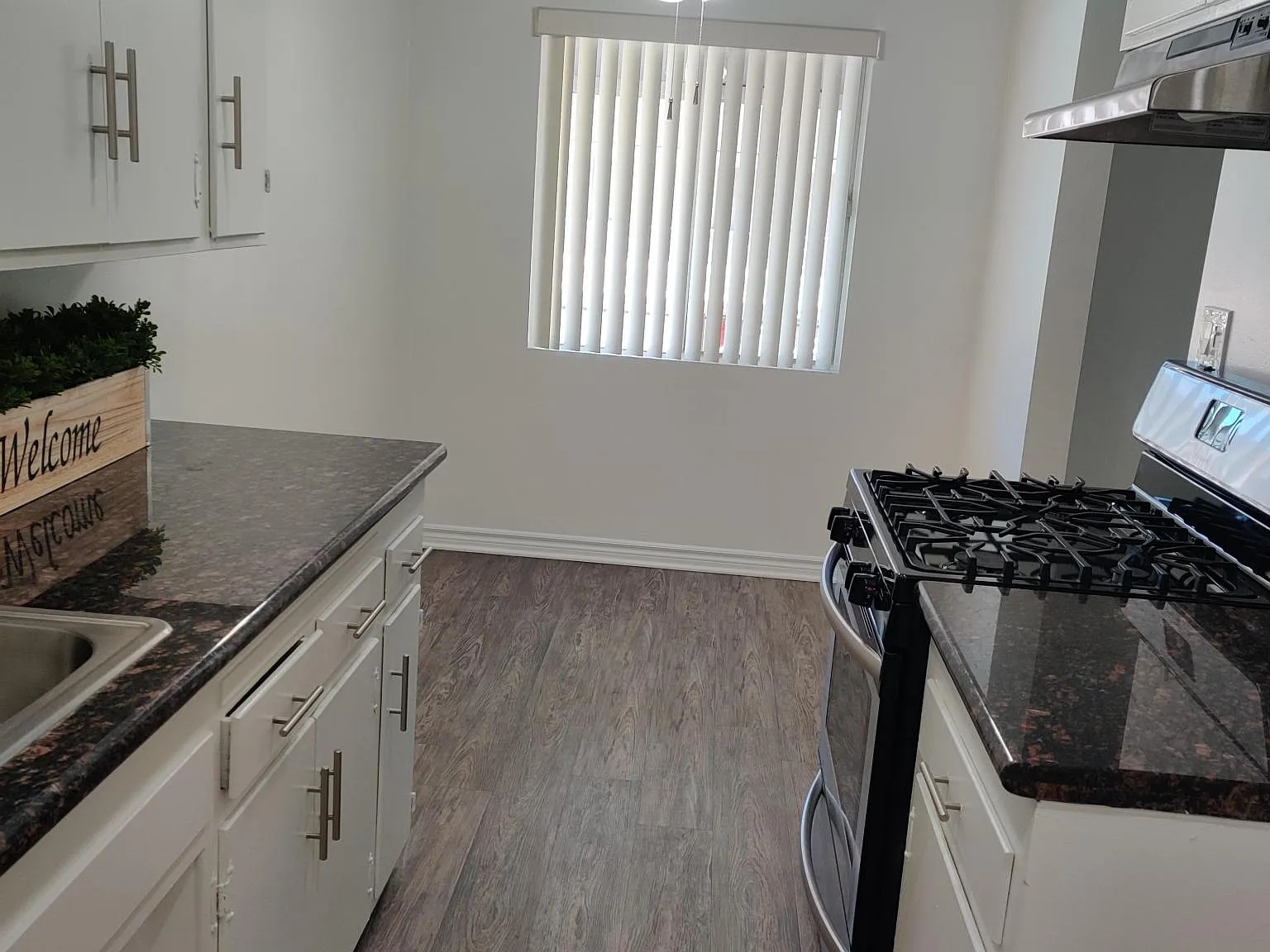 Krisden Apts — Photo 2