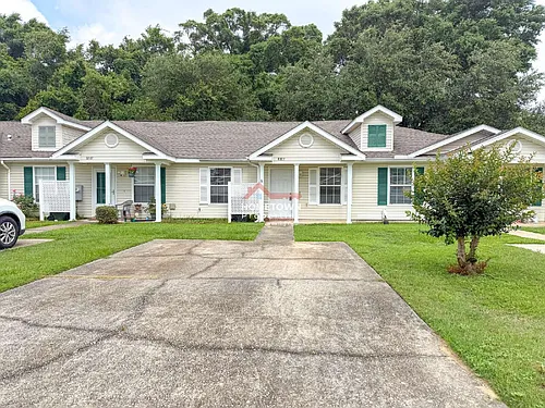8005 Stonebrook Dr Photo 1