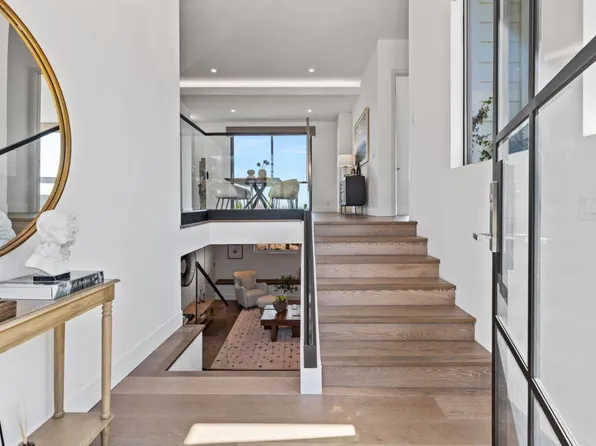 720 Palomar Dr, Redwood City, CA 94062