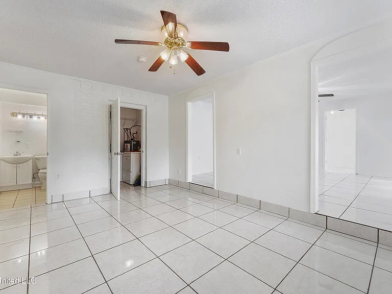 633 Keller St — Photo 15