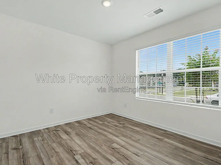 313 W 18th St — Photo 22