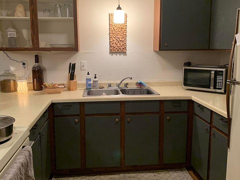 2nd image of 615 Hillcrest Dr #7