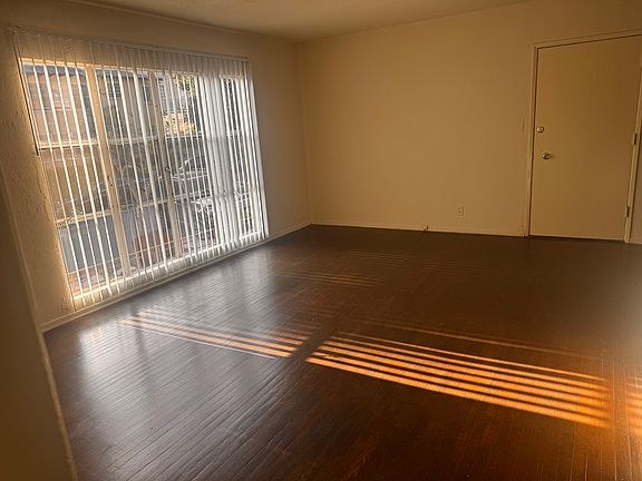 2nd image of 10943 Roebling Ave APT 1
