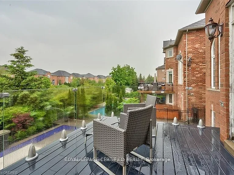 2499 Highmount Cres — Photo 18