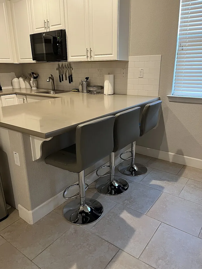 Furnished Luxury 1 Bedroom Home — Photo 4