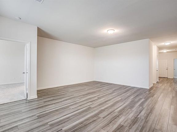 2nd image of 4032 Scarlet Oak Ln