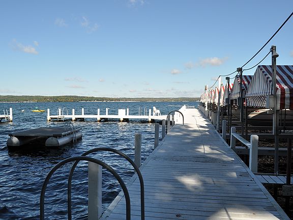 Lake/Pier 1
